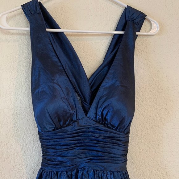 Adrianna Papell Rosette Taffeta Short Halter Dress Iridescent Blue - Size 4 - Picture 6 of 7